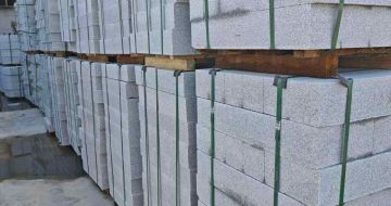 梅州芝麻白路牙石，路侧石