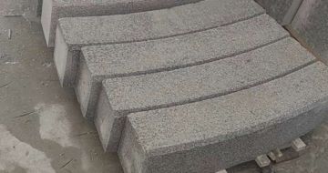 梅州芝麻白弧形路牙石