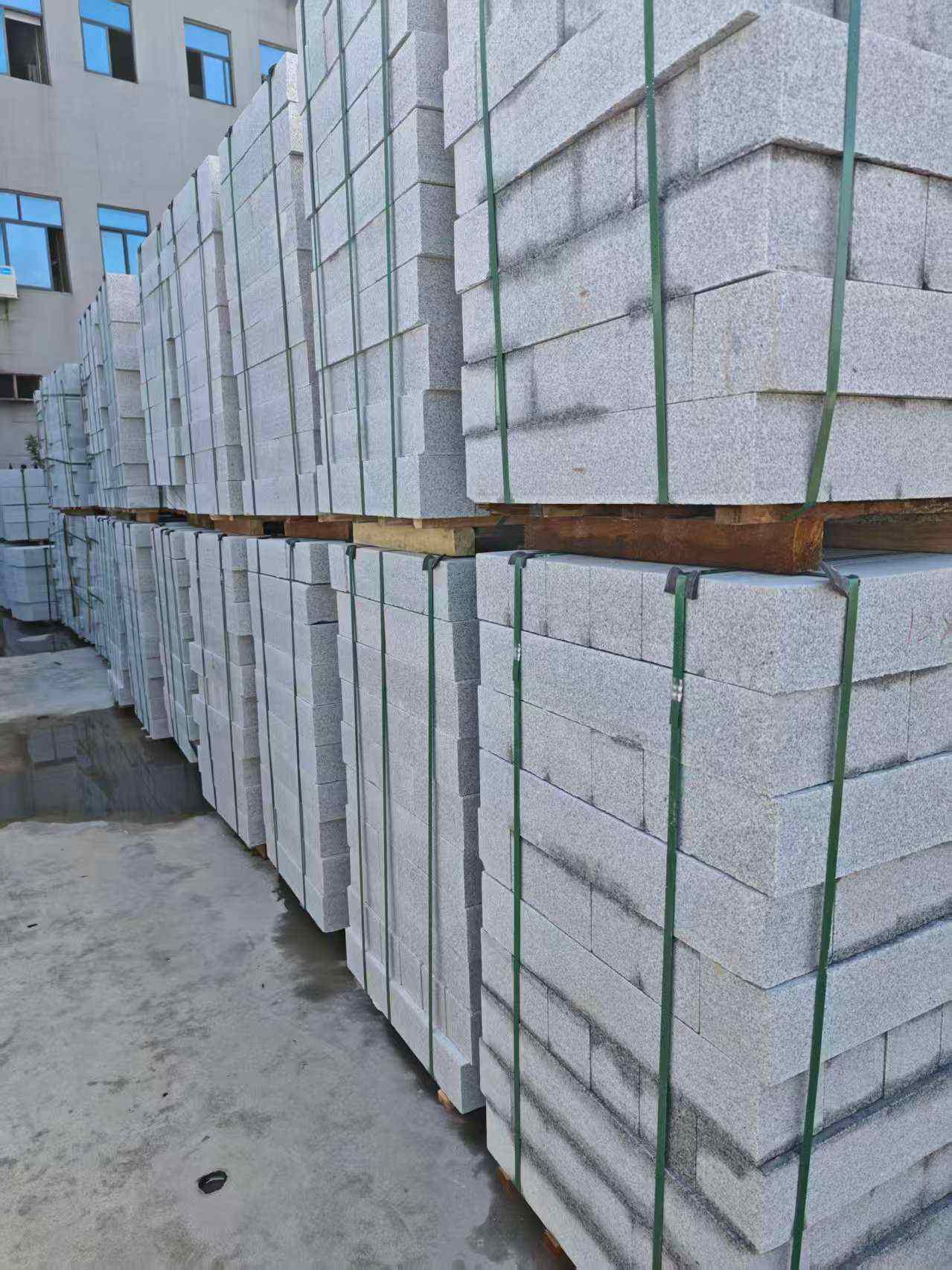 梅州芝麻白路牙石，路侧石