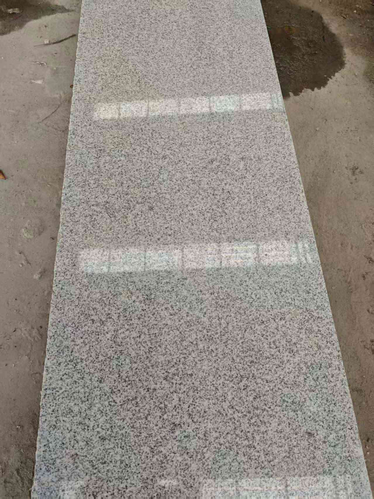 梅州芝麻白光面毛板